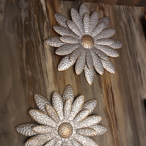 2 Tin Flower Decor Set Silver& Gold Petals Wall Hanging Light Weight 11" Round - Picture 4 of 6